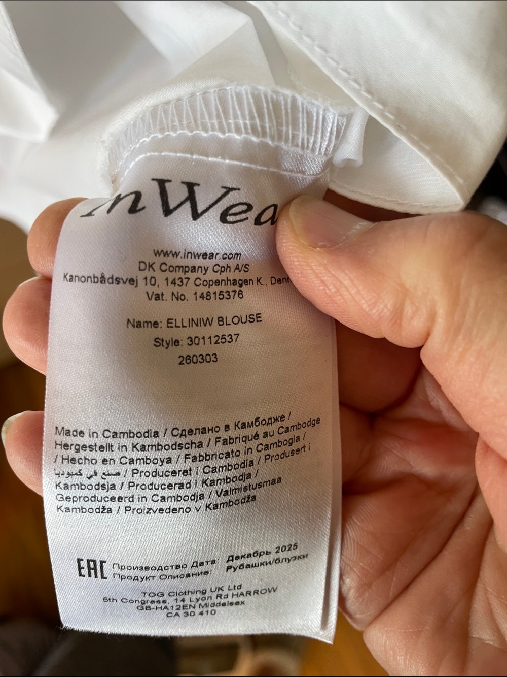 Classic White Women's Collared Popover Top in Cotton Poplin - Picture 4 of 7